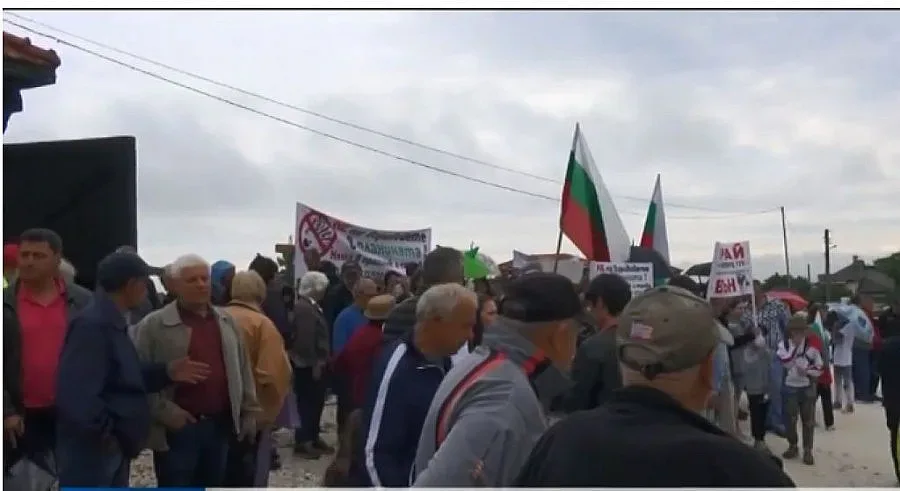 Протест в Белащица срещу двете кариери над селото