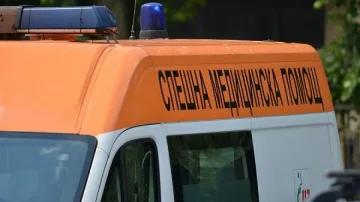 Влак блъсна автобус в Симеоновград, има ранени