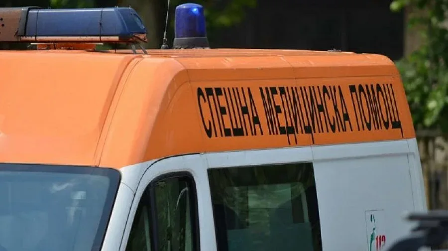 Влак блъсна автобус в Симеоновград, има ранени