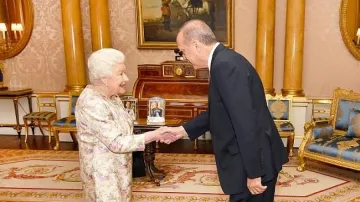 Турският президент Ердоган се срещна с кралица Елизабет II и с Тереза Мей