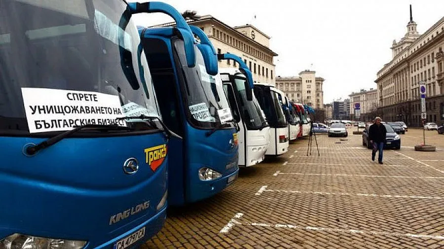 Превозвачите с мирен протест в София