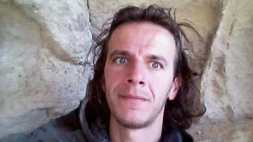 Убиецът в Шумен обикалял с нож и се заканвал "да пали джамии" и "да убива цигани"