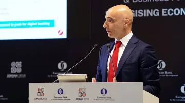 Да платиш с едно намигване