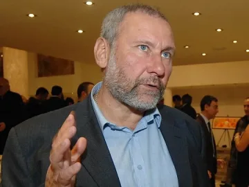 Да не спираме магистралата, а да преместим находките