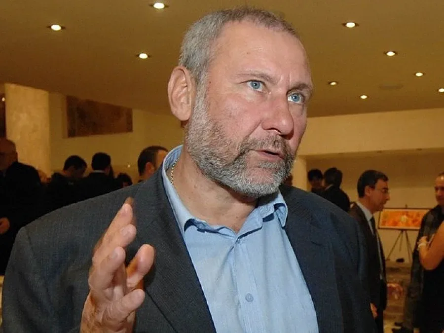 Да не спираме магистралата, а да преместим находките