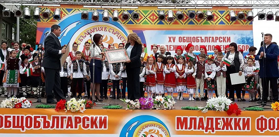 Вицепрезидентът: Който иска гражданство - да научи български