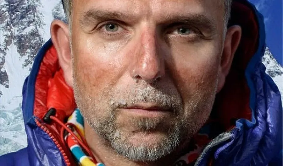 Хеликоптери и шерпи издирват Боян Петров