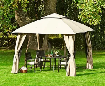 Шатри и чадъри на спасяват от слънцето