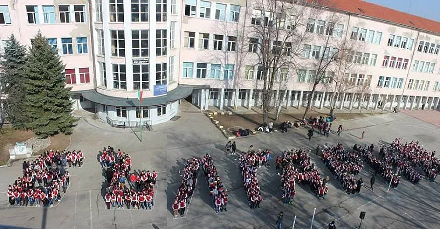 Училище на 115 г. се хваща на световното БГ хоро