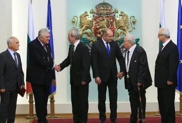 Радев раздаде държавни отличия на учени