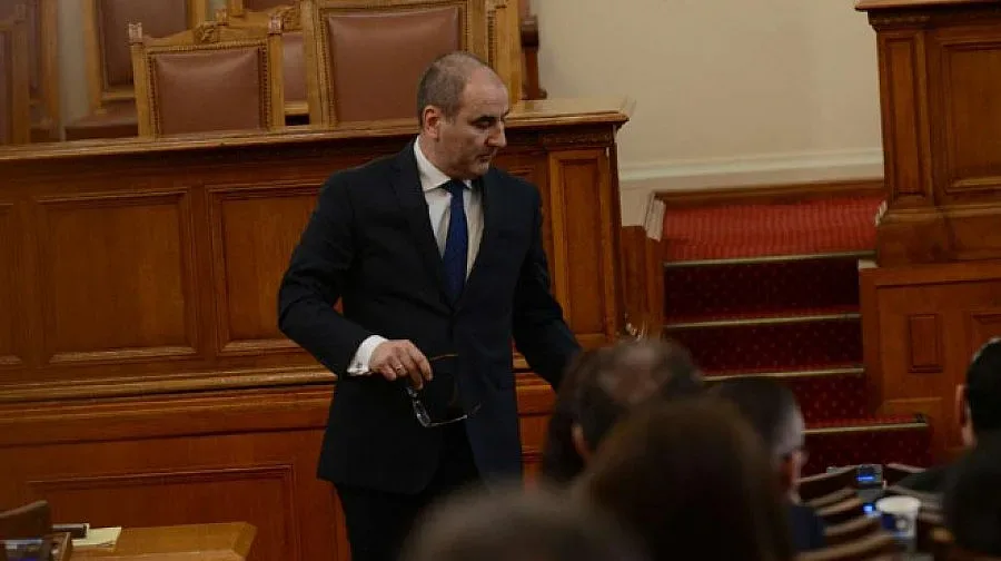 ГЕРБ ще подкрепи Валери Симеонов за хазарта, но не и за цигарите