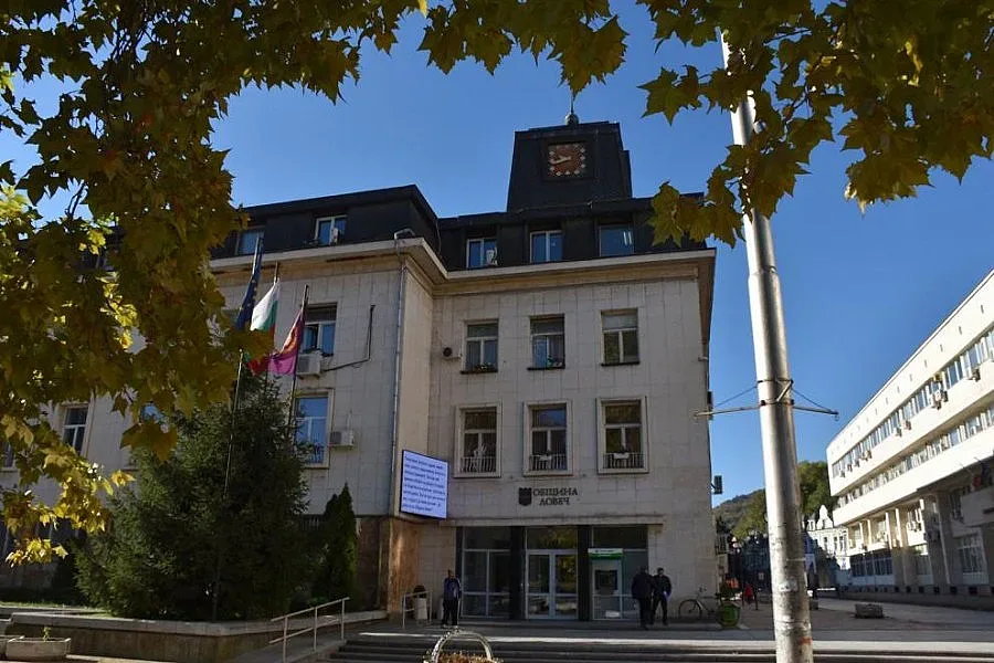 Нападнаха зам.-кмет на Ловеч пред дома му