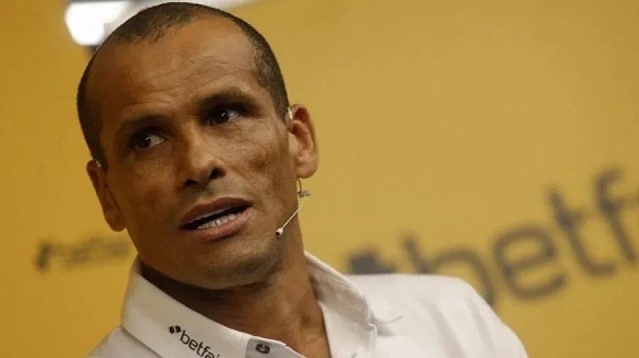 Бразилска легенда слага син шал на "Левски" - "Славия"