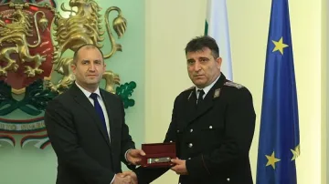 Радев раздаде новите генералски звания