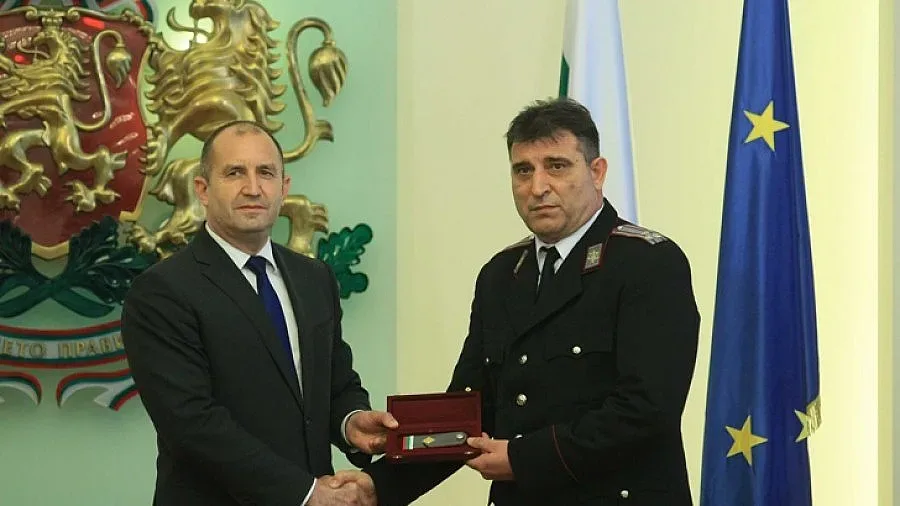 Радев раздаде новите генералски звания