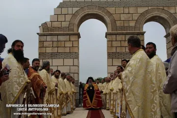 Дядо Йоан отслужи литургия в Голямата базилика в Плиска