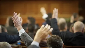 Парламентът ще обсъжда депутатските заплати и ваканции