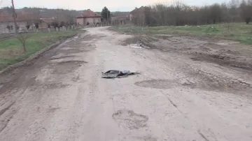 Няколко села на протест заради огромни дупки по пътя