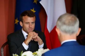 ЛАПСУС! Макрон благодари на Търнбул за "вкусната му съпруга"