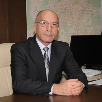 Емил Христов остава зам.-председател на парламента