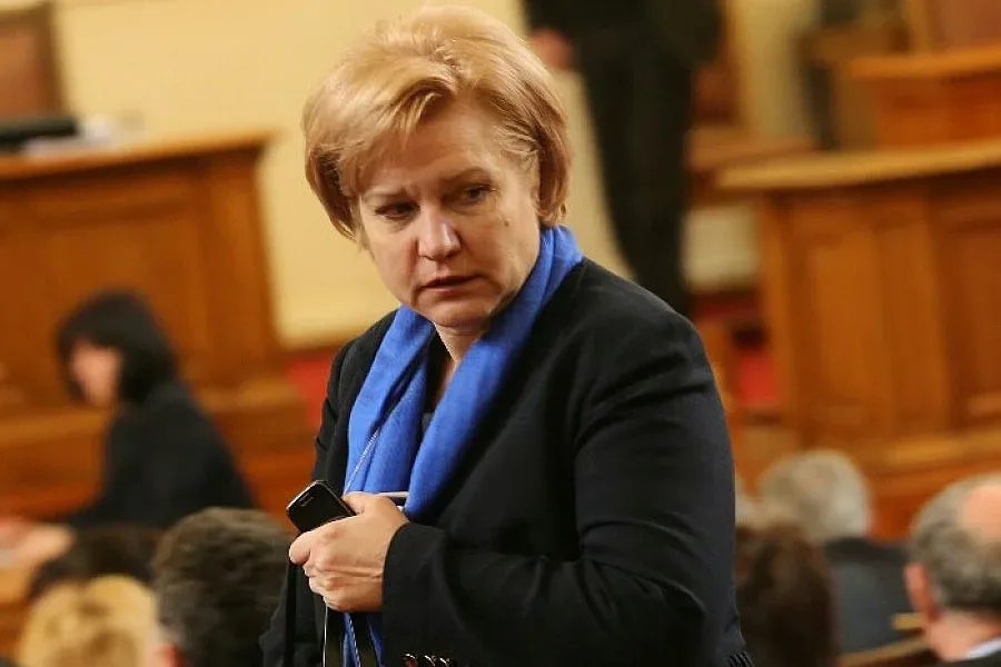 Менда Стоянова: Пълни глупости са, че уволняваме чиновници, ако не са от ГЕРБ!