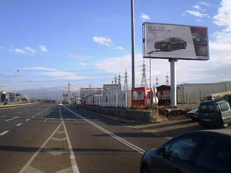 Стъки отвя патрулка, има ранени полицаи