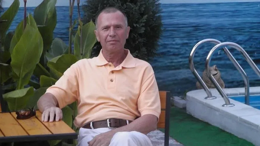 Автомобил блъсна създател на "Новичок"