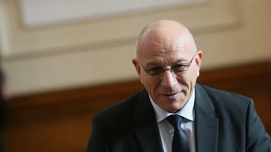 Напук на БСП: Емил Христов няма да подаде оставка