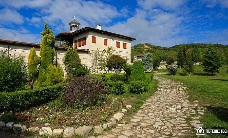 Връщат земи на Роженския манастир