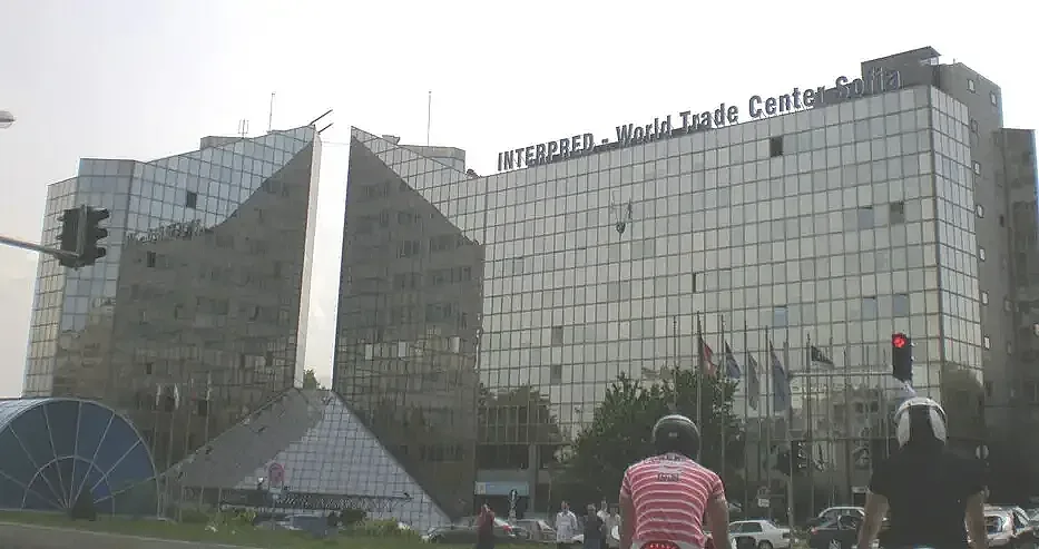 Продават сграда символ на София и НРБ