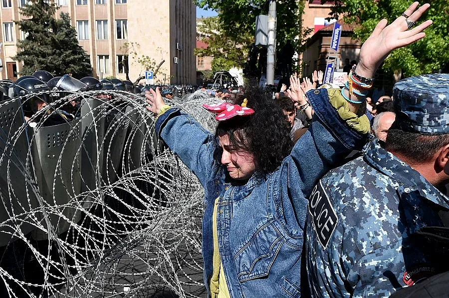 Народните протести изметоха премиера на Армения