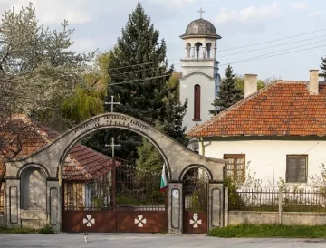 Свещеник изкупил грях с Раковишкия манастир