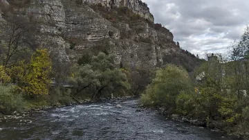 Спасиха алпинистка, паднала от скала над село Лакатник
