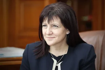 ЦВЕТА КАРАЯНЧЕВА ПРЕД "СТАНДАРТ": Включваш ли прожектора, насочи го първо към себе си