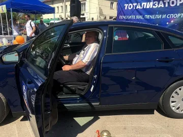 Късметлия от "Враждебна" получава автомобил от тотото