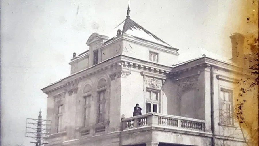 Младежи ще реставрират историческа къща в сърцето на София