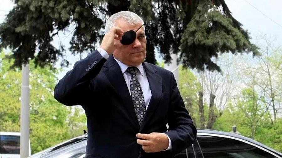 Биг Брадър и законови промени ще борят футболното хулиганство