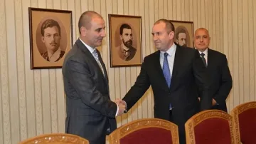 Радев: Явно Цветанов по-трудно осмисля това, което чете, неслучайно настоявам за по-добро образование