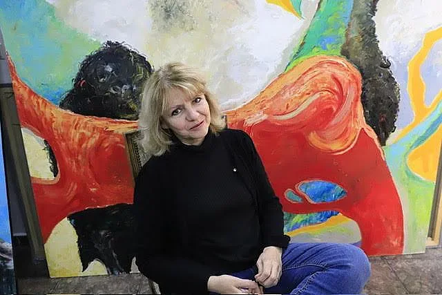 Известна художничка пусна публиката в дома си