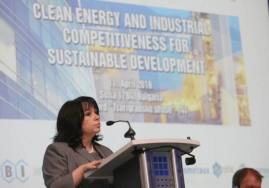 Български министри се включиха във форум за чистата енергия