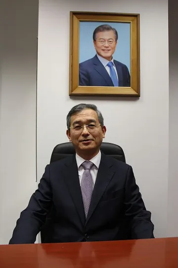 Двете Кореи и САЩ могат да стигнат до мирен договор