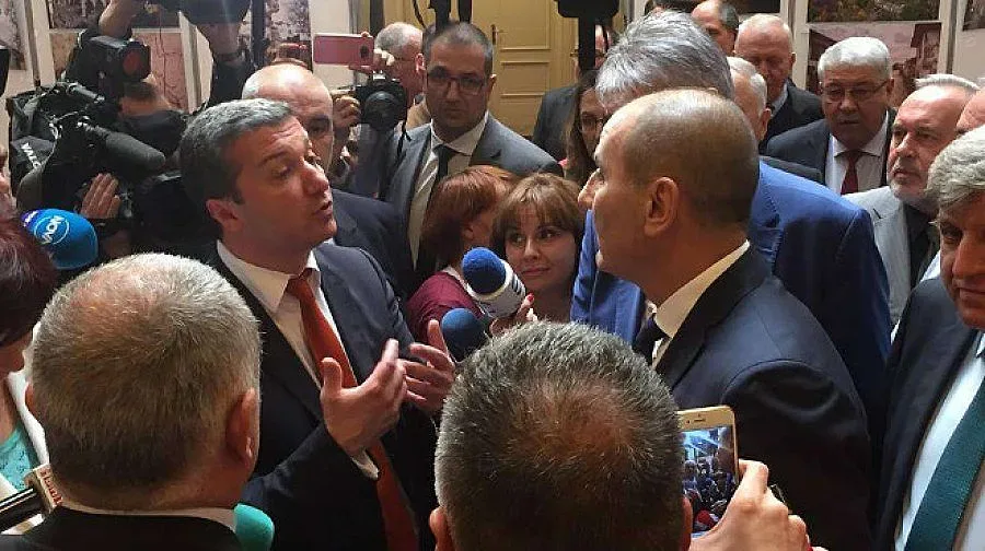 Скандал в парламента, искат оставката на зам.председател