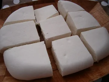 България може да загуби киселото мляко и сиренето като традиционни храни