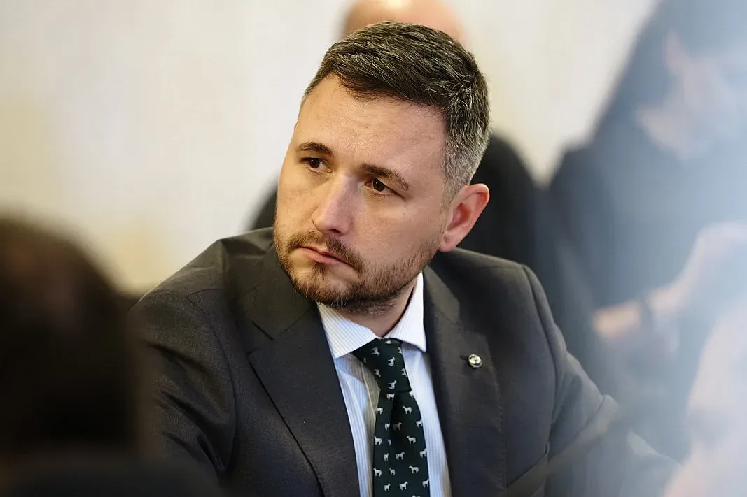 Дерибей на Доган отрязан за Външно. ГЕРБ с разкрития за рекета