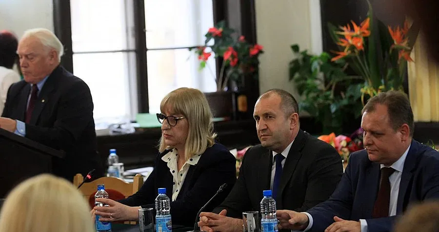 Радев: Обществото очаква безпристрастно прилагане на закона