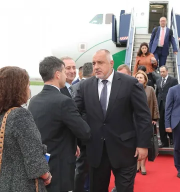 Посрещат Борисов с червен килим в Прищина