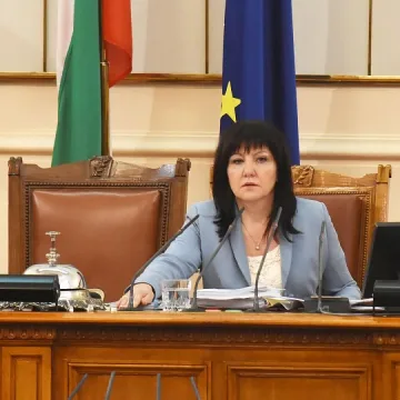 Караянчева ще сваля американските визи при посещението си във Вашингтон