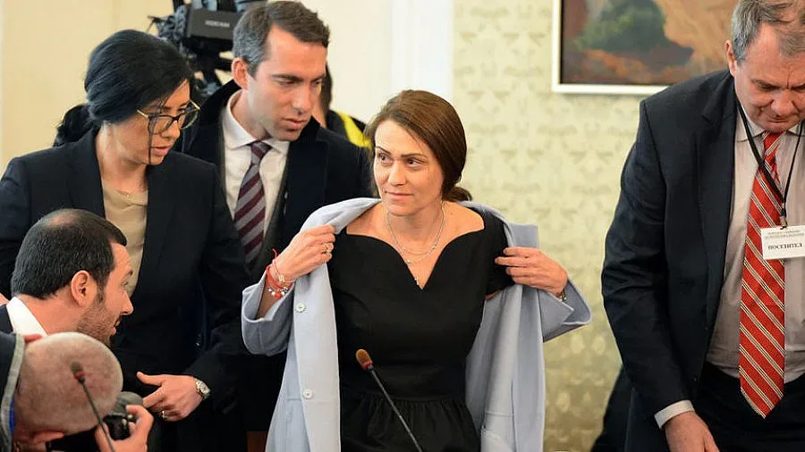 ОБЗОР: Гинка с участие в 25 фамилни фирми