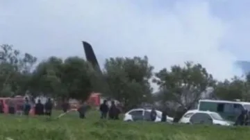 105 души е имало на борда разбилия се край Алжир самолет, всички са загинали