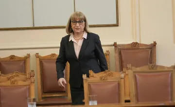 Цачева иска повече пари от бюджета